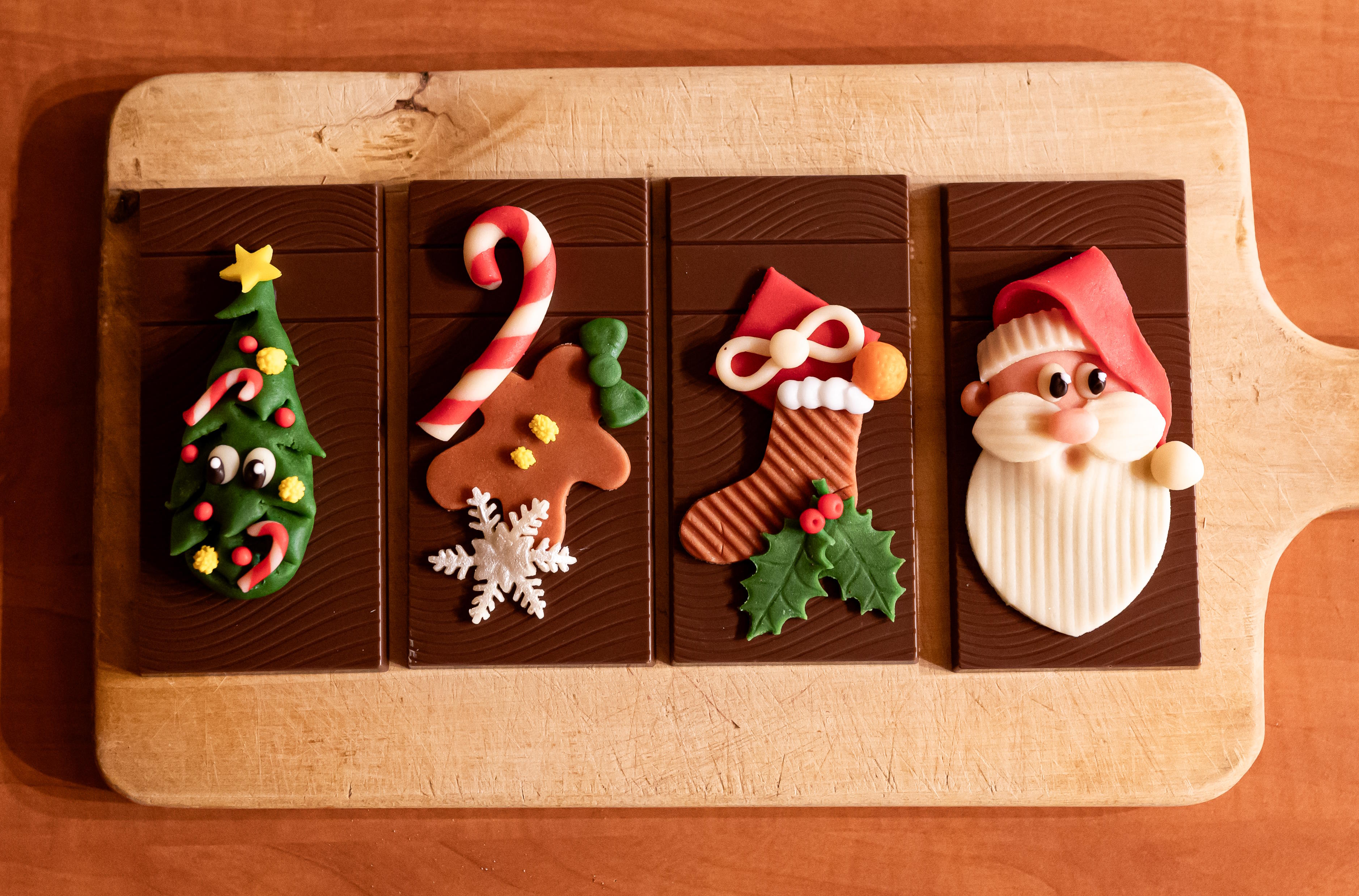 Schokoladentafel mit Marzipanfigur Schokoladentafel mit Marzipanfigur