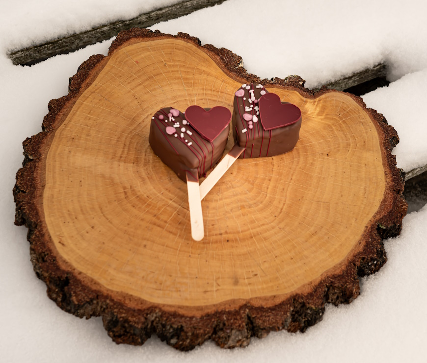 Herzbrownies am Stiel